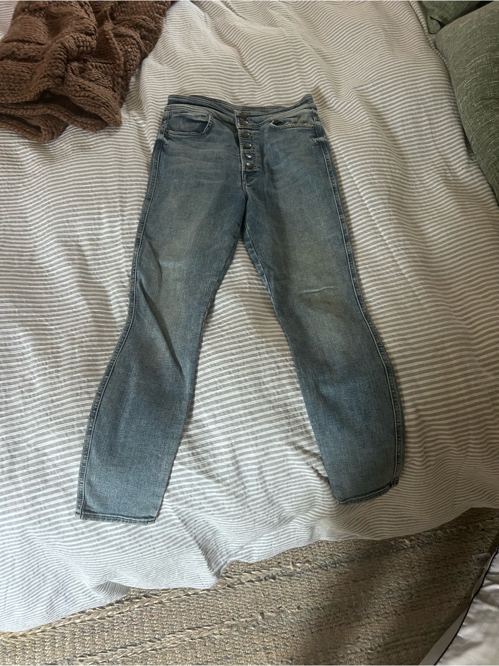 MOTHER Skinny Button-Fly Jeans in Light Blue Wash